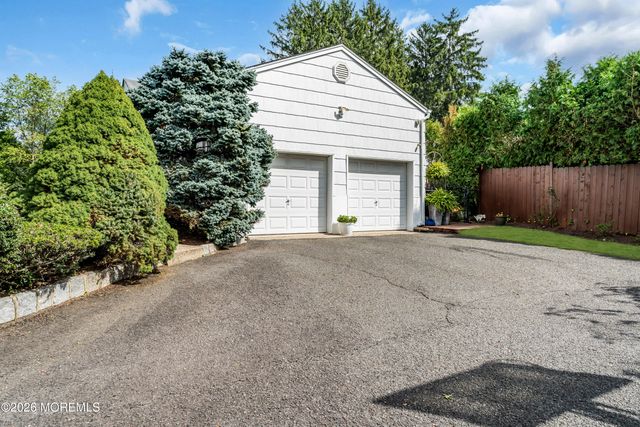 7 Mayflower Drive, Red Bank, NJ 07701