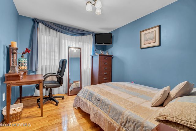 7 Mayflower Drive, Red Bank, NJ 07701