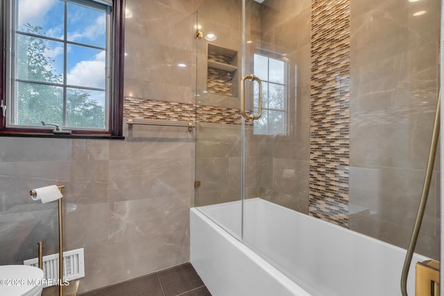 7 Mayflower Drive, Red Bank, NJ 07701