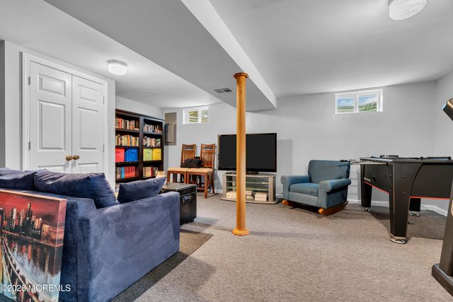 7 Mayflower Drive, Red Bank, NJ 07701