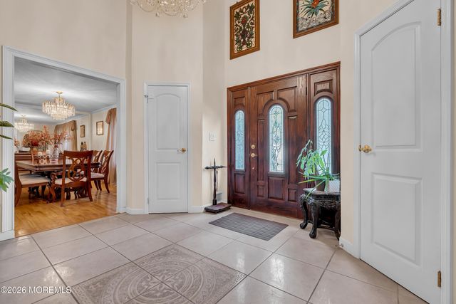 7 Mayflower Drive, Red Bank, NJ 07701
