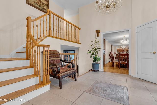 7 Mayflower Drive, Red Bank, NJ 07701