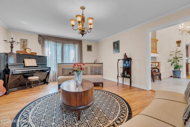 7 Mayflower Drive, Red Bank, NJ 07701