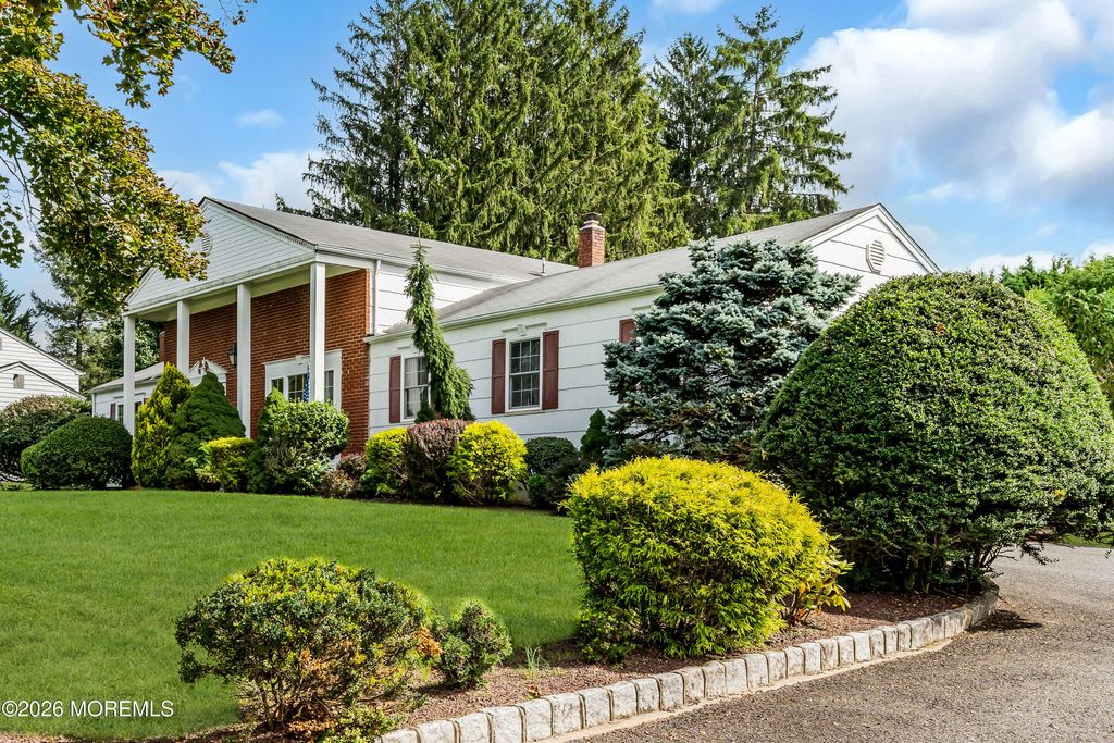 7 Mayflower Drive, Red Bank, NJ 07701