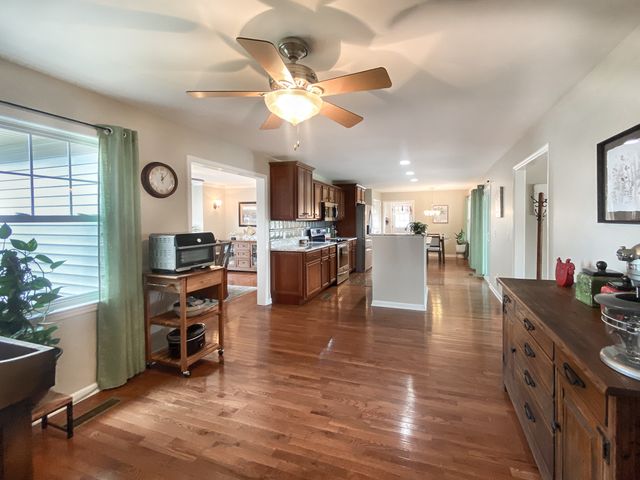 577 Maple Springs Rd, Manchester, TN 37355