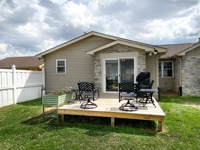 577 Maple Springs Rd, Manchester, TN 37355