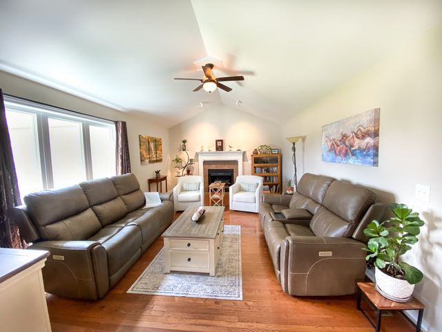 577 Maple Springs Rd, Manchester, TN 37355