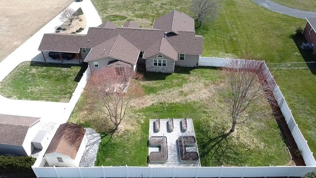 577 Maple Springs Rd, Manchester, TN 37355