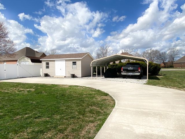 577 Maple Springs Rd, Manchester, TN 37355