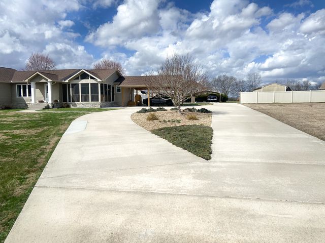 577 Maple Springs Rd, Manchester, TN 37355