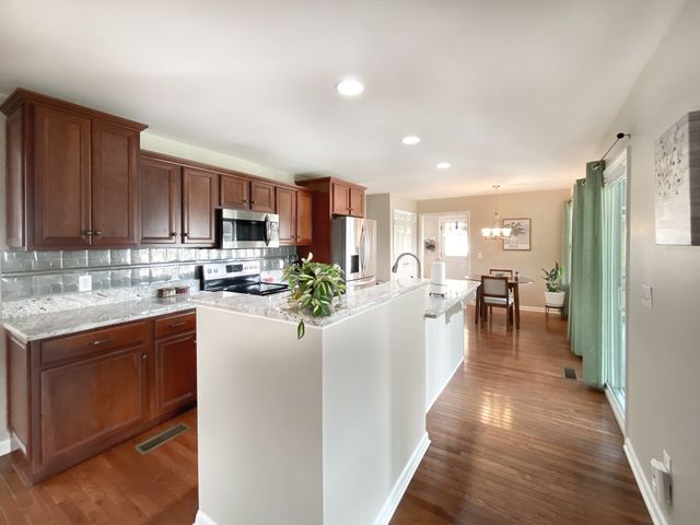 577 Maple Springs Rd, Manchester, TN 37355