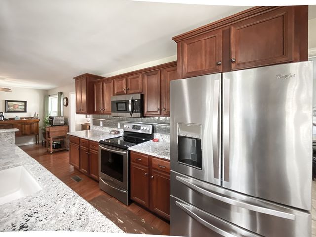 577 Maple Springs Rd, Manchester, TN 37355