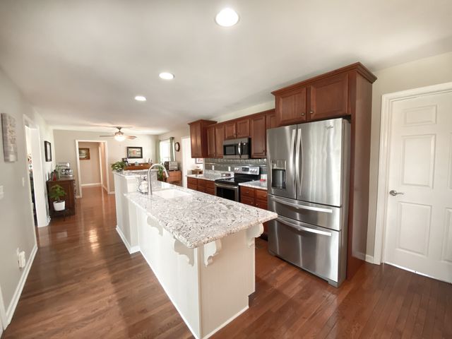 577 Maple Springs Rd, Manchester, TN 37355