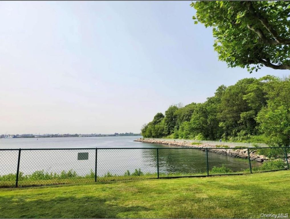 512 115th Street 512D, College Point, NY 11356