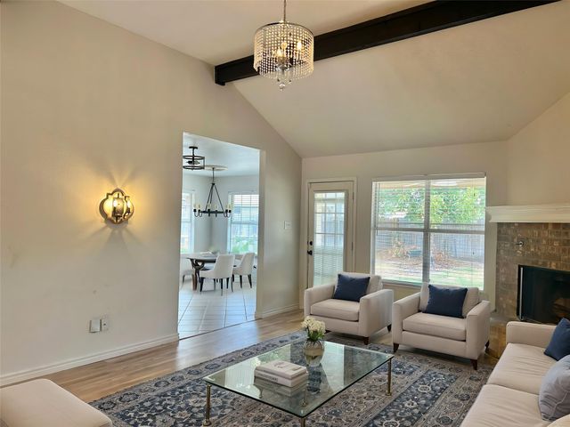 904 Vicksburg Lane, Burleson, TX 76028