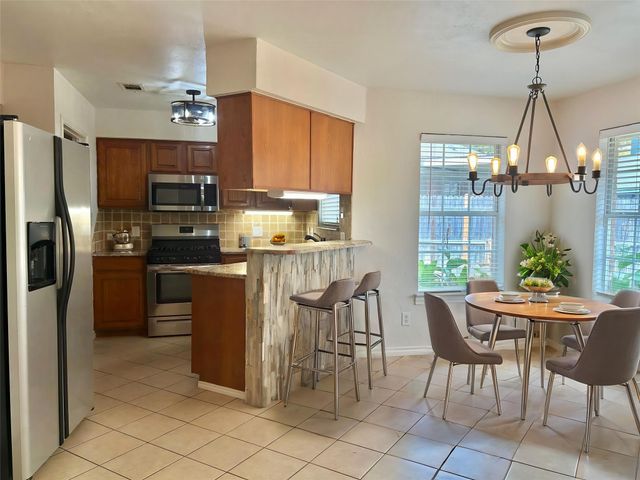 904 Vicksburg Lane, Burleson, TX 76028