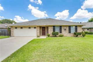 904 Vicksburg Lane, Burleson, TX 76028