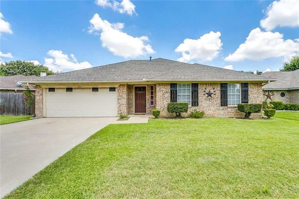 904 Vicksburg Lane, Burleson, TX 76028