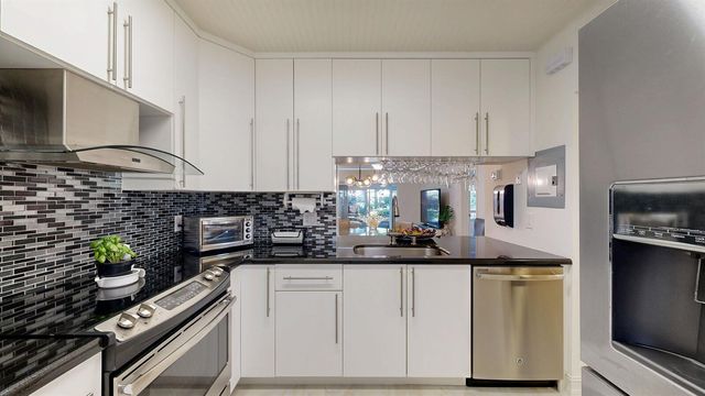 4291 NW 9th Avenue 106, Deerfield Beach, FL 33064