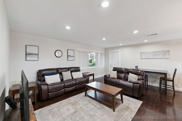 3018 S Joplin Avenue, Tulsa, OK 74114