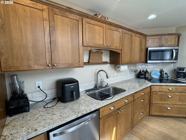 83269 CLEAR LAKE Rd, Florence, OR 97439