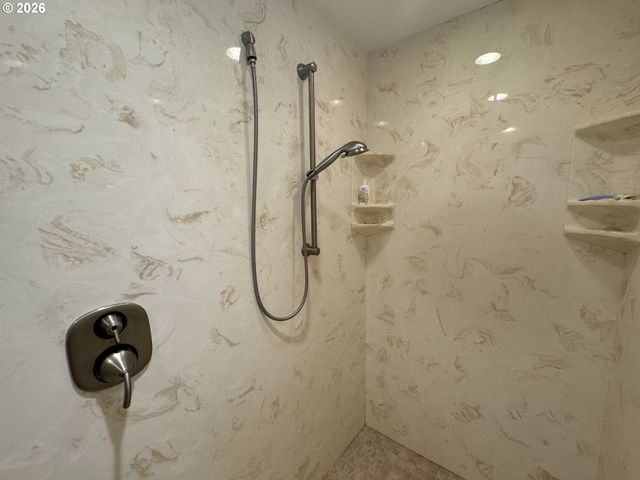 83269 CLEAR LAKE Rd, Florence, OR 97439