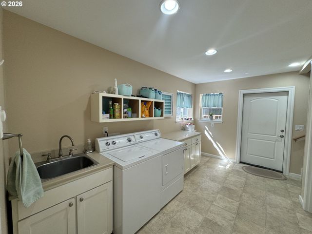 83269 CLEAR LAKE Rd, Florence, OR 97439