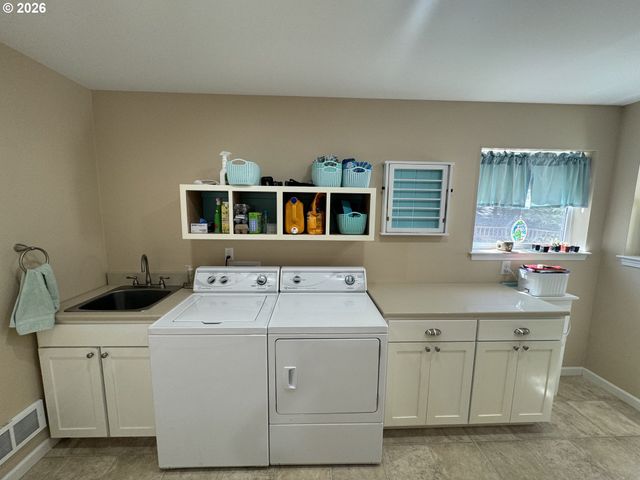 83269 CLEAR LAKE Rd, Florence, OR 97439