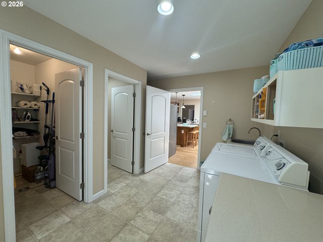 83269 CLEAR LAKE Rd, Florence, OR 97439