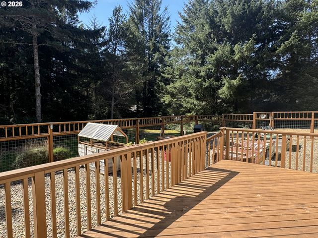 83269 CLEAR LAKE Rd, Florence, OR 97439