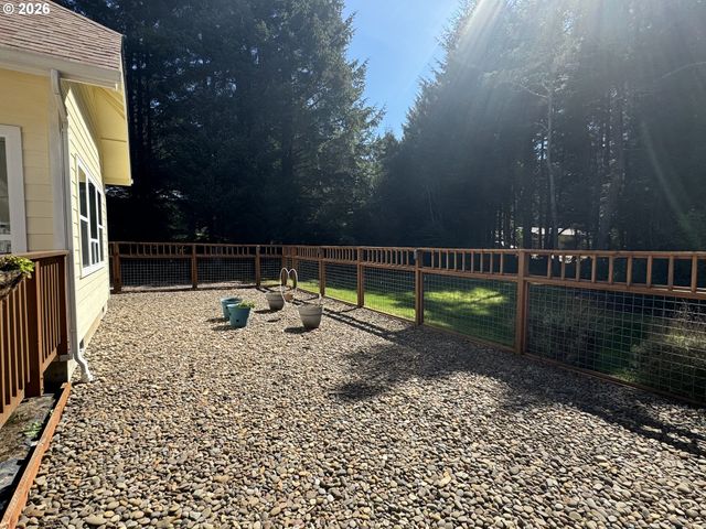 83269 CLEAR LAKE Rd, Florence, OR 97439