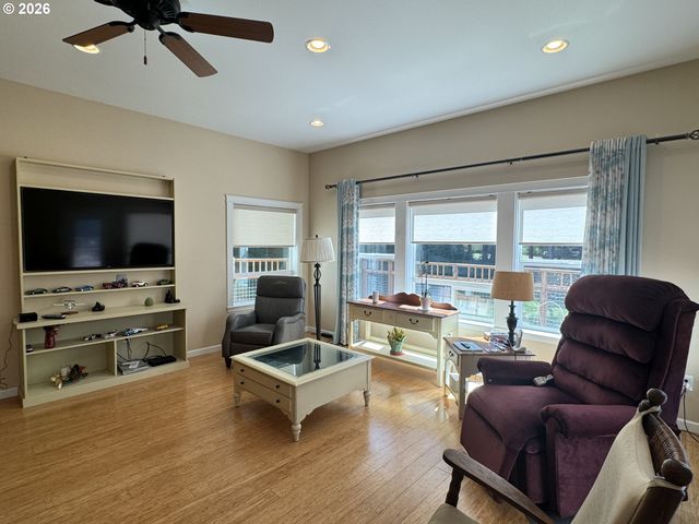 83269 CLEAR LAKE Rd, Florence, OR 97439