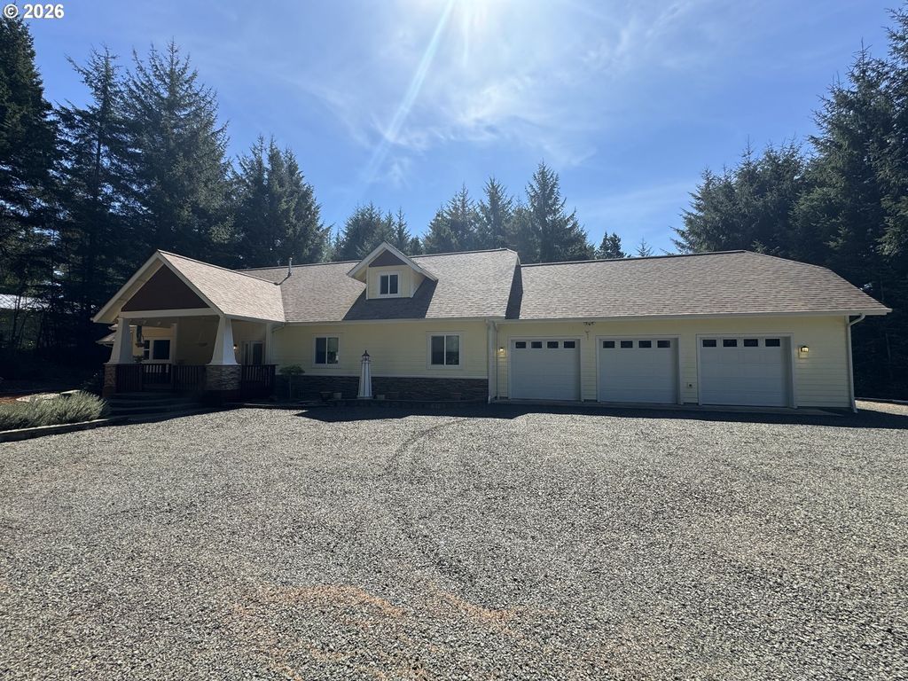 83269 CLEAR LAKE Rd, Florence, OR 97439
