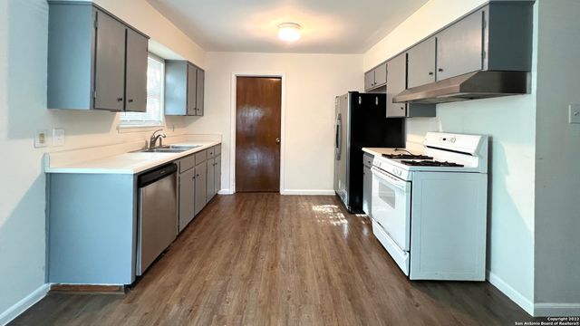 203 Dora, San Antonio, TX 78212