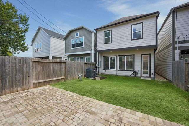 1135 Aurora Street, Houston, TX 77009