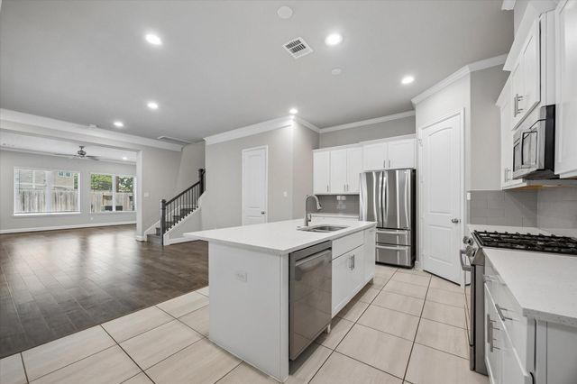 1135 Aurora Street, Houston, TX 77009