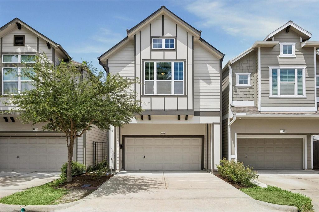 1135 Aurora Street, Houston, TX 77009
