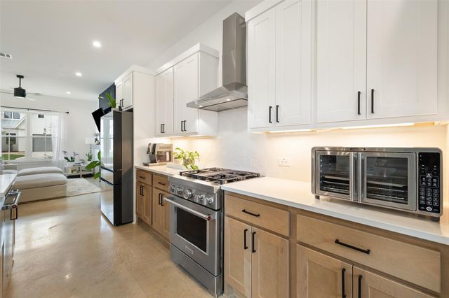 5701 Tura LN 1, Austin, TX 78721