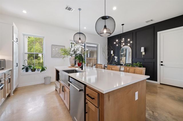 5701 Tura LN 1, Austin, TX 78721