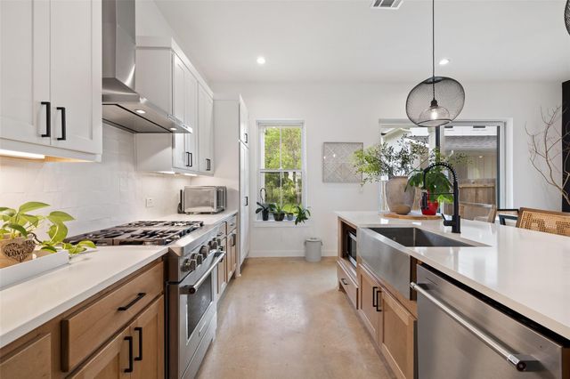 5701 Tura LN 1, Austin, TX 78721