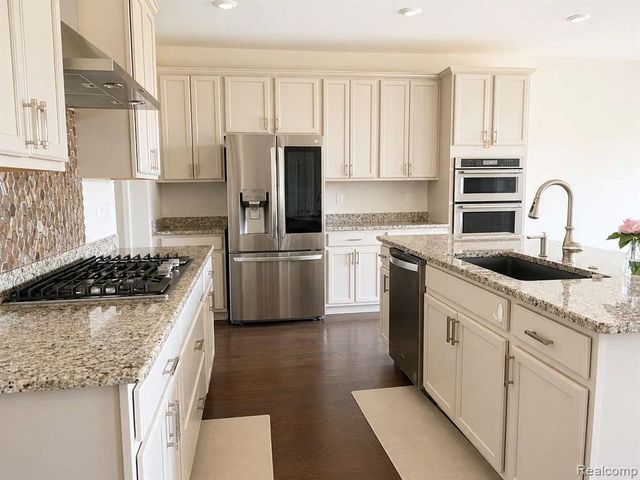 22518 Woodbridge Lane, Novi, MI 48375
