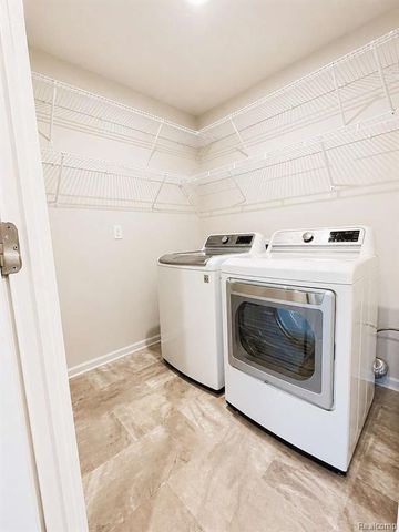 22518 Woodbridge Lane, Novi, MI 48375