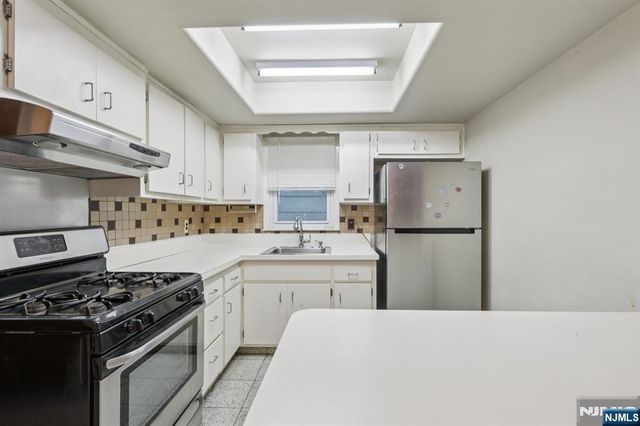 6107 Palisade Avenue, West New York, NJ 07093