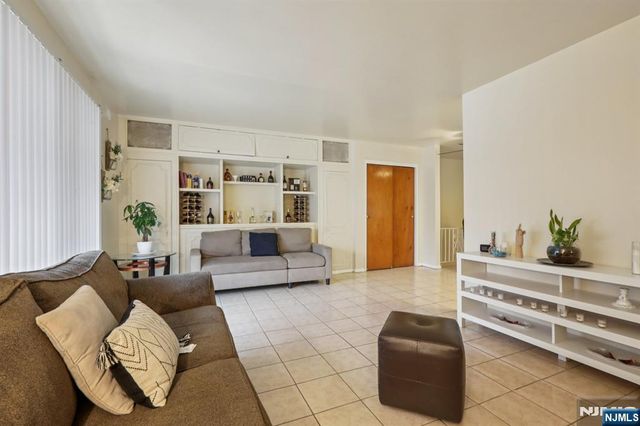 6107 Palisade Avenue, West New York, NJ 07093