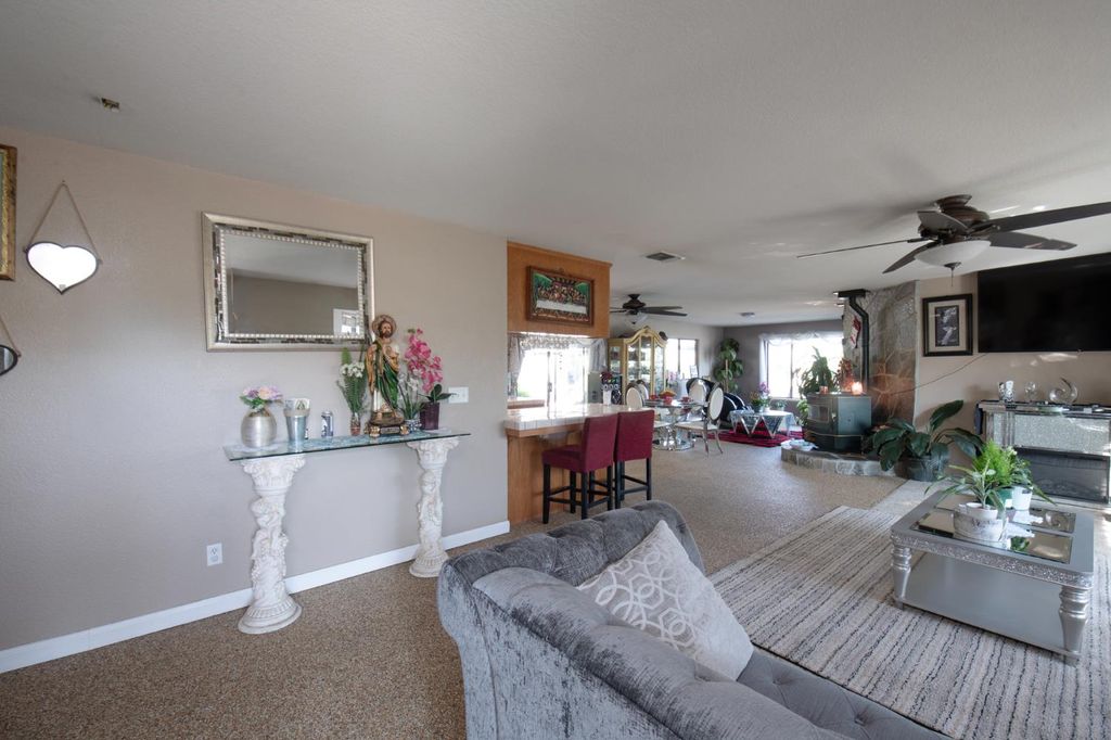 Image 12 of property listing at 37129 Pebble Lane, Yokuts Valley, CA 93675