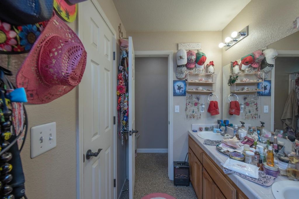 Image 18 of property listing at 37129 Pebble Lane, Yokuts Valley, CA 93675