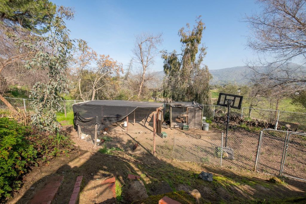 Image 25 of property listing at 37129 Pebble Lane, Yokuts Valley, CA 93675