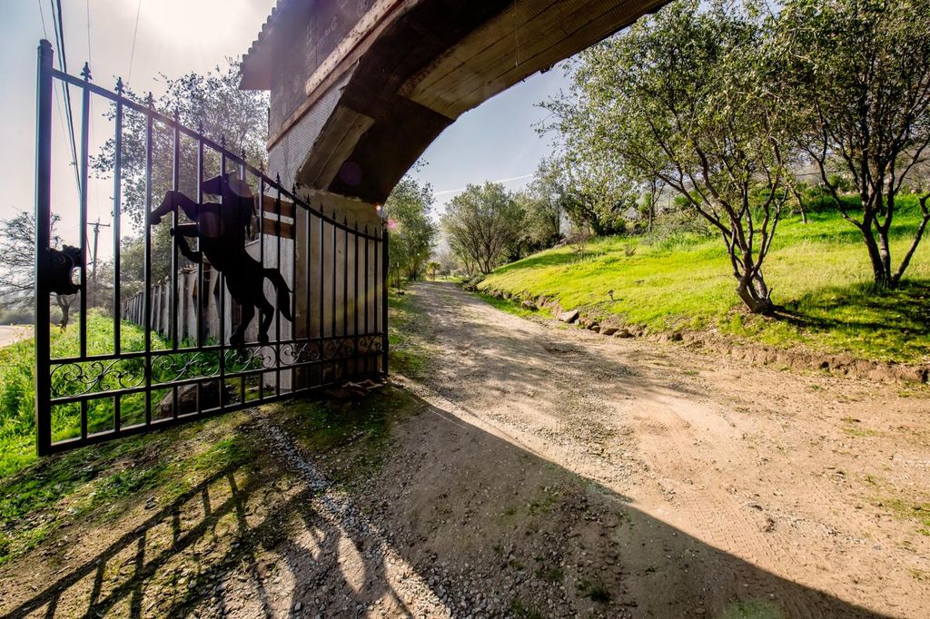 Image 28 of property listing at 37129 Pebble Lane, Yokuts Valley, CA 93675