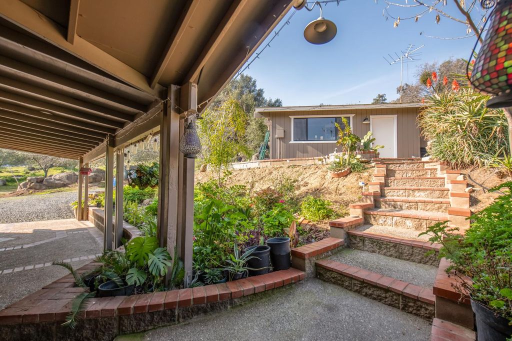 Image 3 of property listing at 37129 Pebble Lane, Yokuts Valley, CA 93675