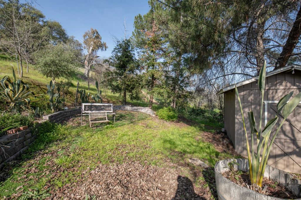 Image 31 of property listing at 37129 Pebble Lane, Yokuts Valley, CA 93675